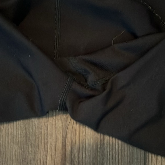 Under Armour Capris size medium - Picture 5 of 5